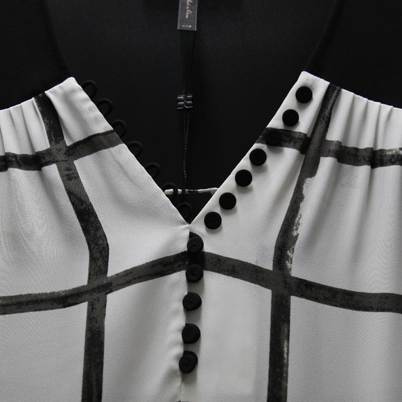 Black and White BCBG Shift Dress (or Tunic) - Picture 4 of 5
