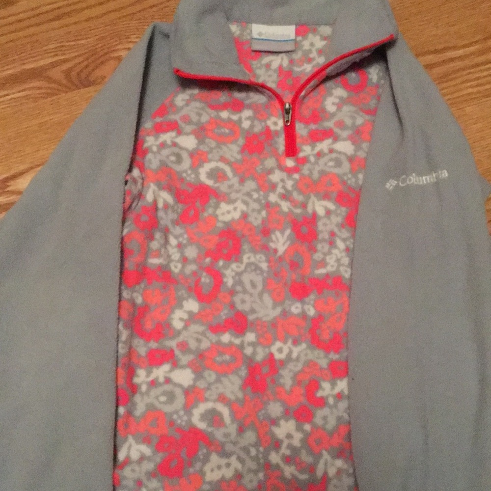 Girls Columbia Lightweight sweater. Size Small 7/8