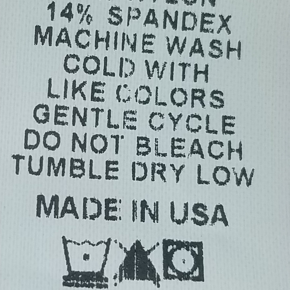 Trendy Trends Shiny Pink Hot Pants NWOT - Picture 4 of 5