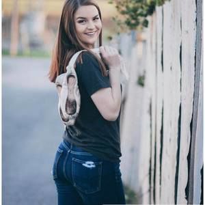 Meet your Posher, Evelyn