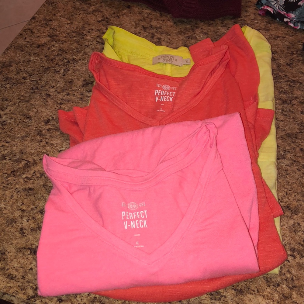 Lot 3 V-neck