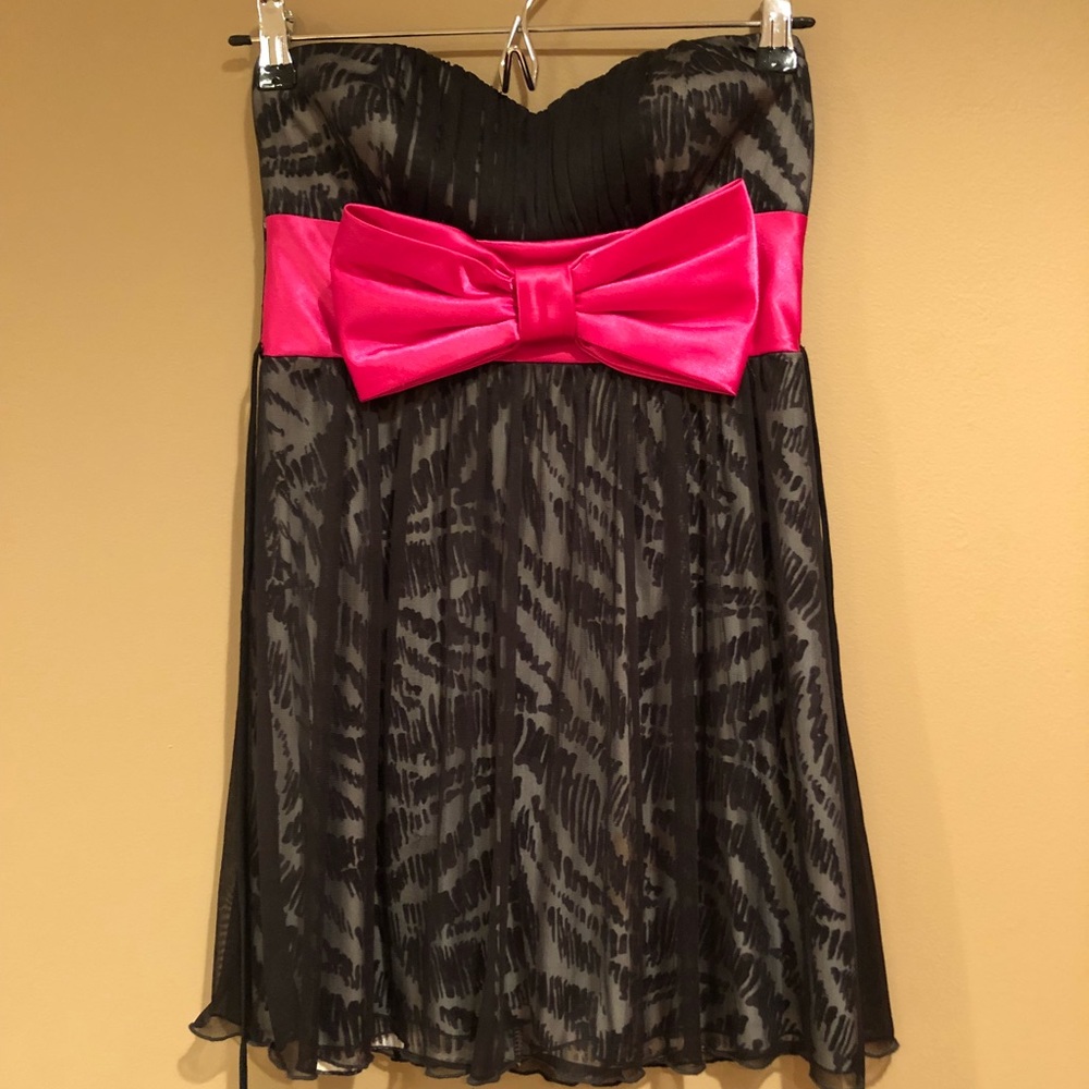 Short NYE dress with bow