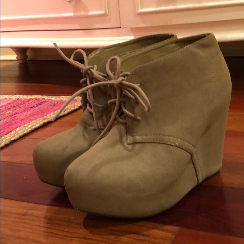 BAKERS bootie heels!!