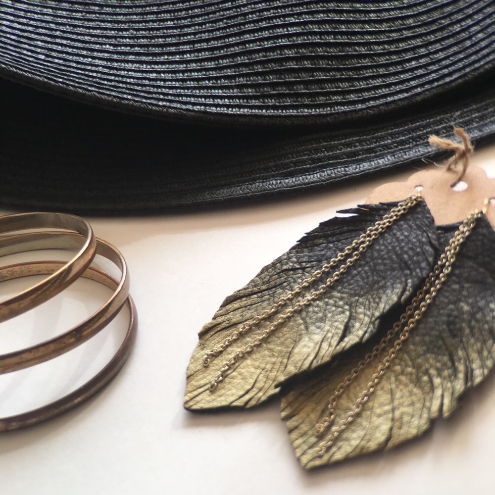 Leather earrings www.etsy.com/shop/OspayeArt