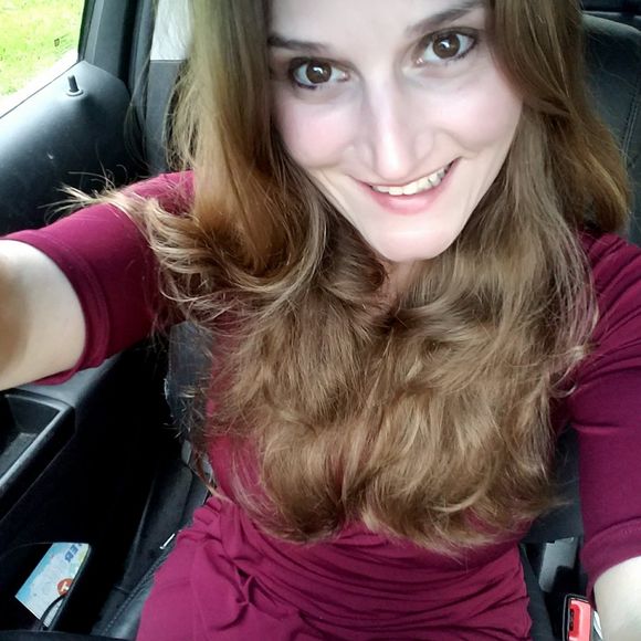 Meet your Posher, Liz - Picture 1 of 1