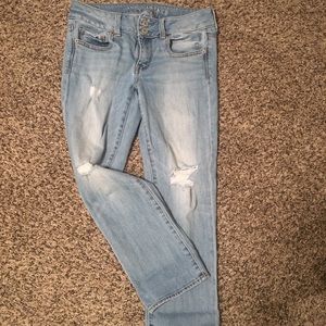 American Eagle women’s cropped jeans