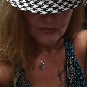 Meet your Posher, Sabrina