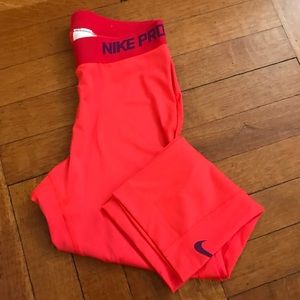 Super bright Nike cropped leggings