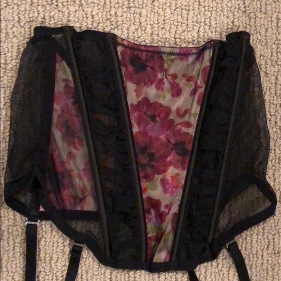 New Victoria Secret Black/print XS/S garter belt - Picture 2 of 4