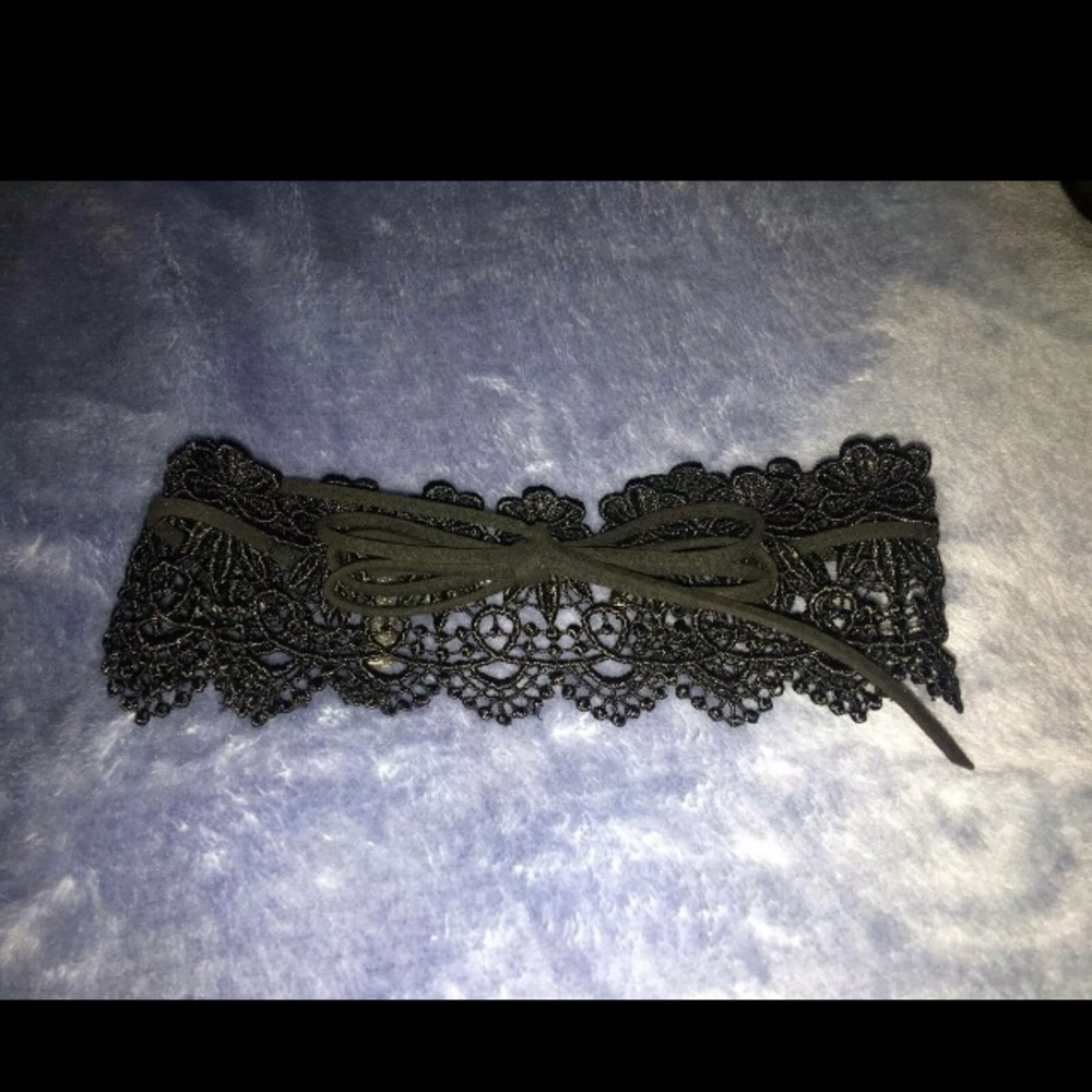 Choker - Picture 2 of 2