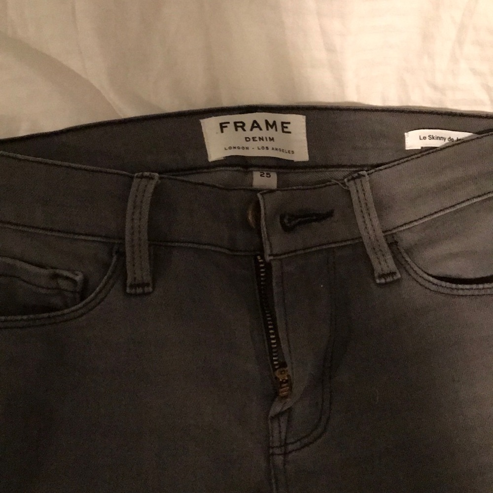 Grey jeans with zipper lining