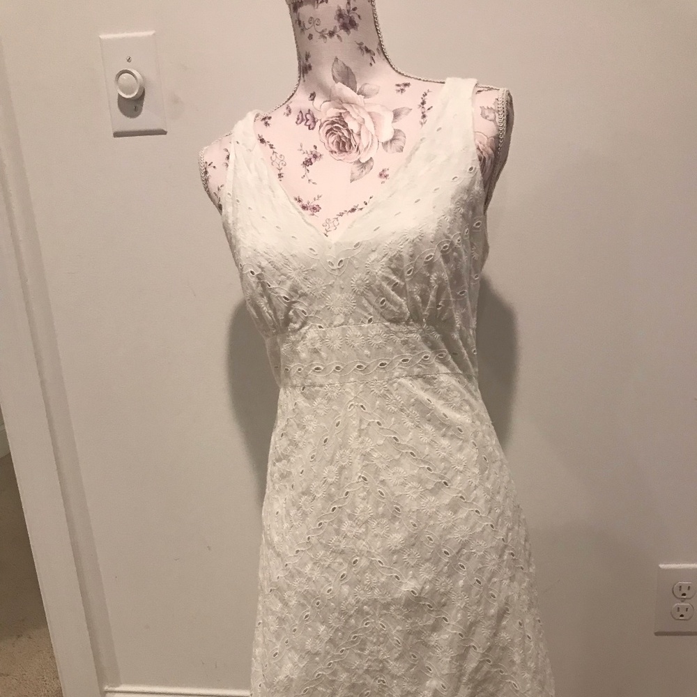 White dress ,  pretty and simple 🌈3 for 10