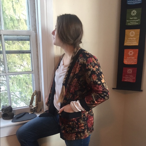 Vintage floral jacket "smoking jacket" design - Picture 2 of 4