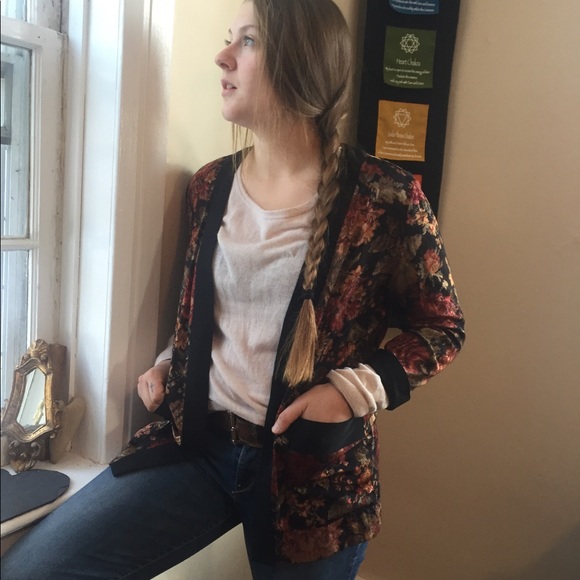 Vintage floral jacket "smoking jacket" design - Picture 3 of 4