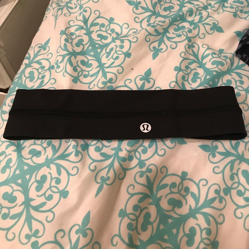 Black lululemon headband