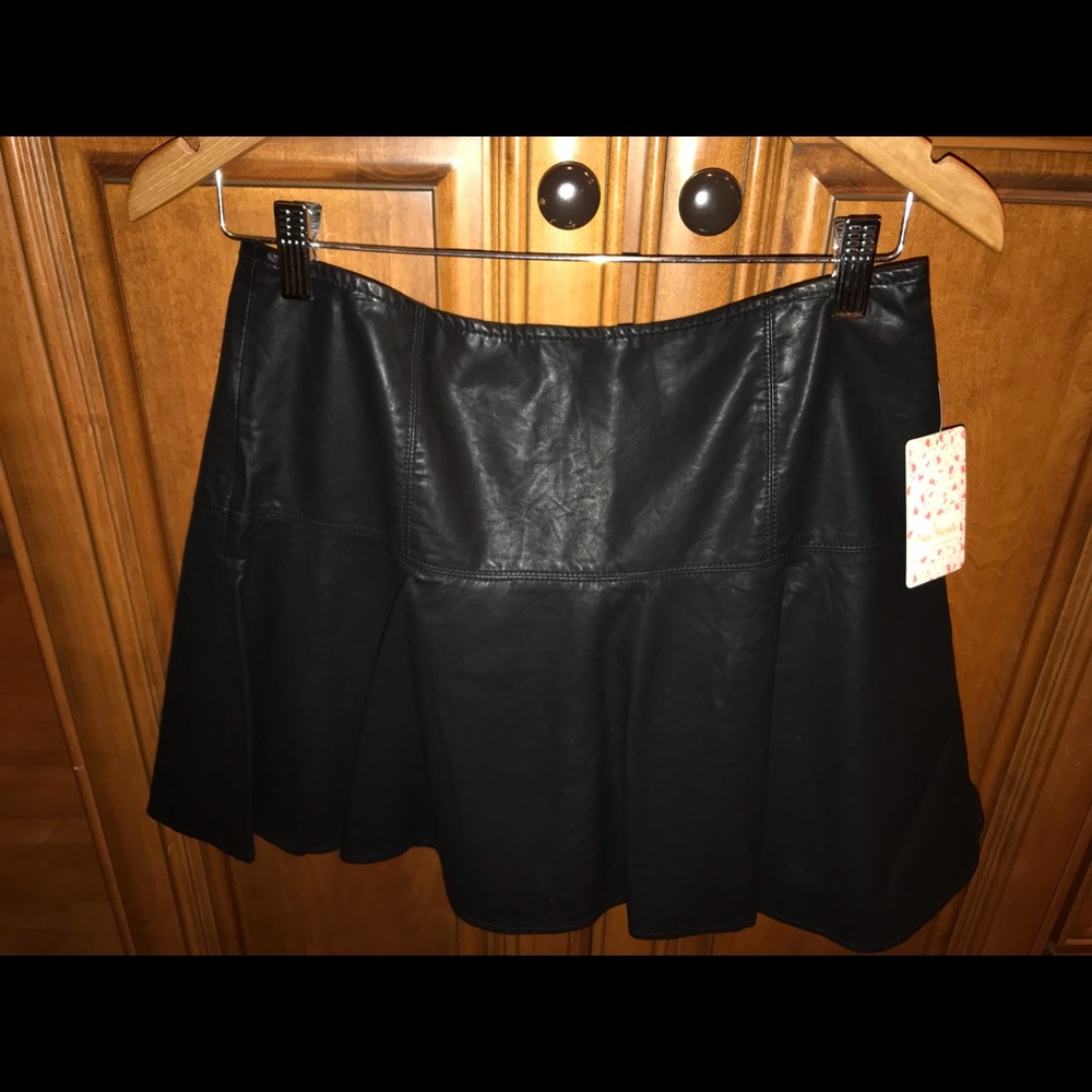 👗SOLD👗 Black Faux Vegan pleated mini skirt