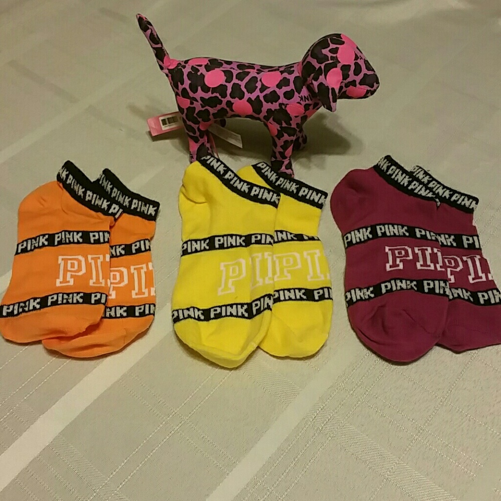 BNWOT PINK no show socks