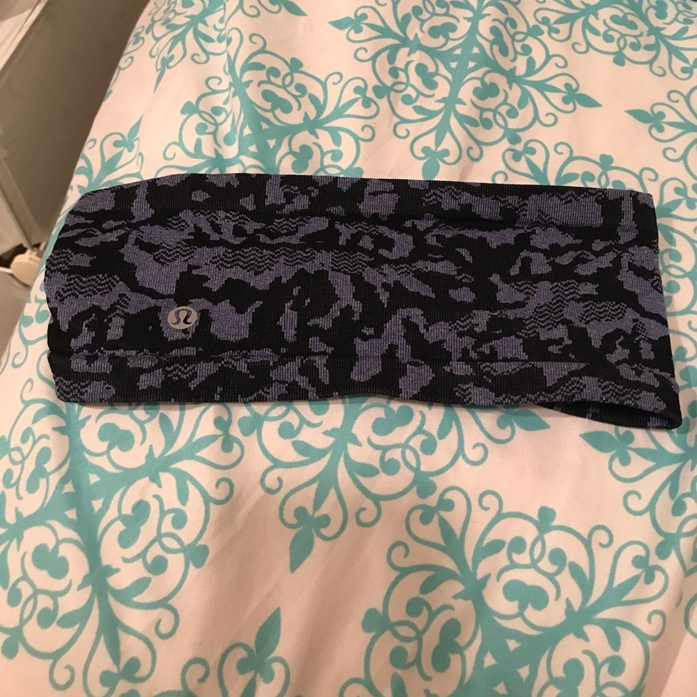 Dark blue and black lululemon headband