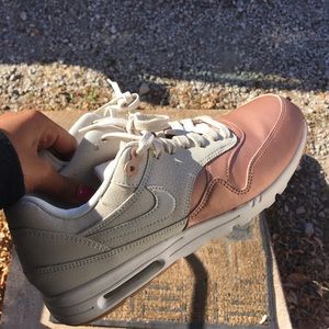 Women’s Rose Gold Nike Air Max
