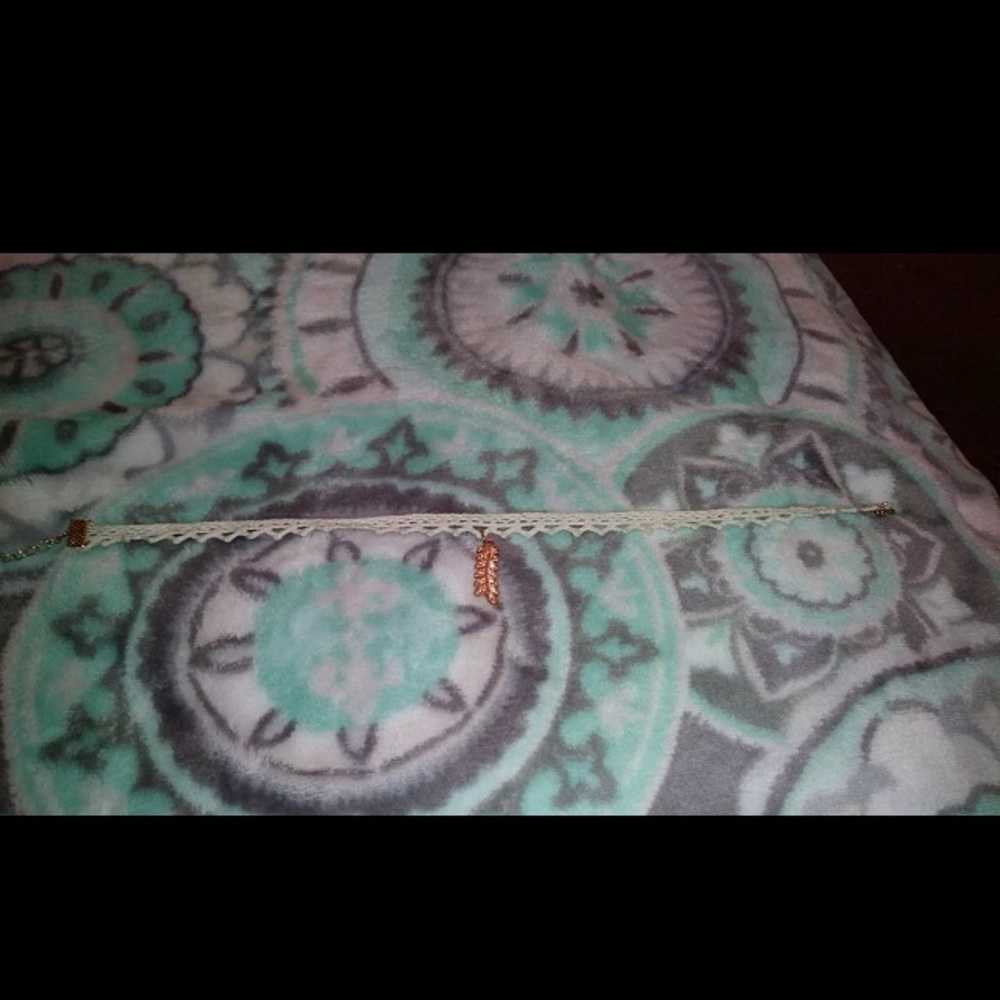 Choker - Picture 1 of 3