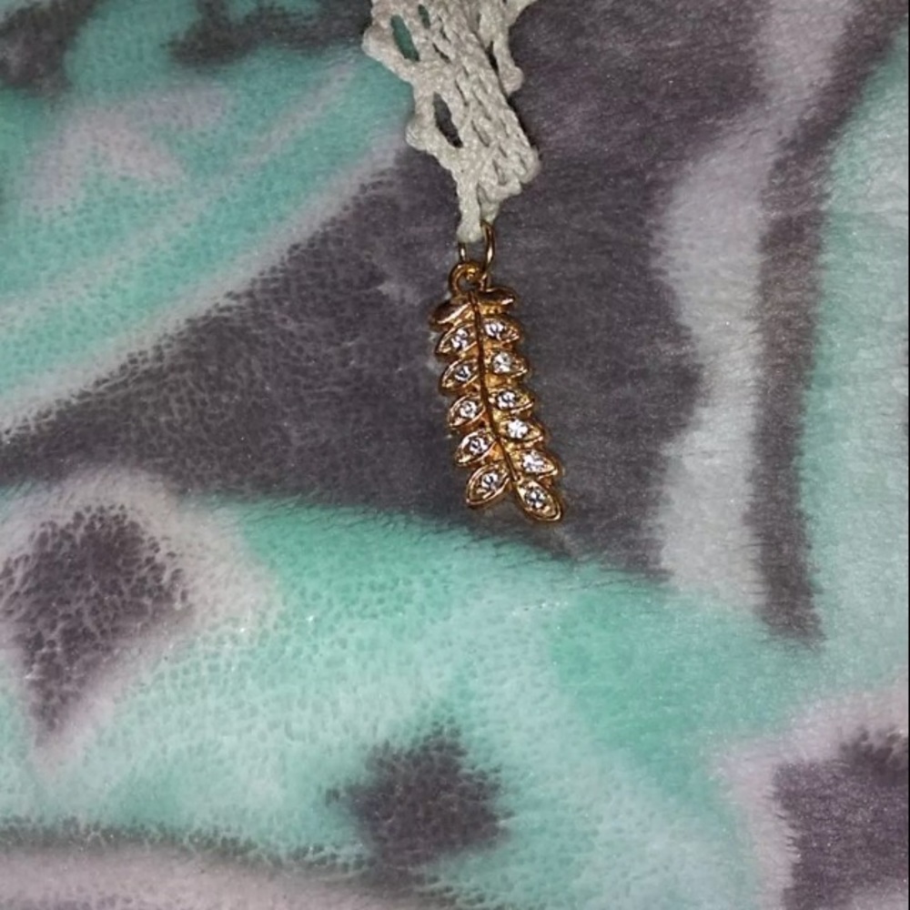 Choker - Picture 3 of 3