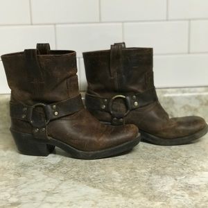 Cabela’s brown7” harness boots EUC