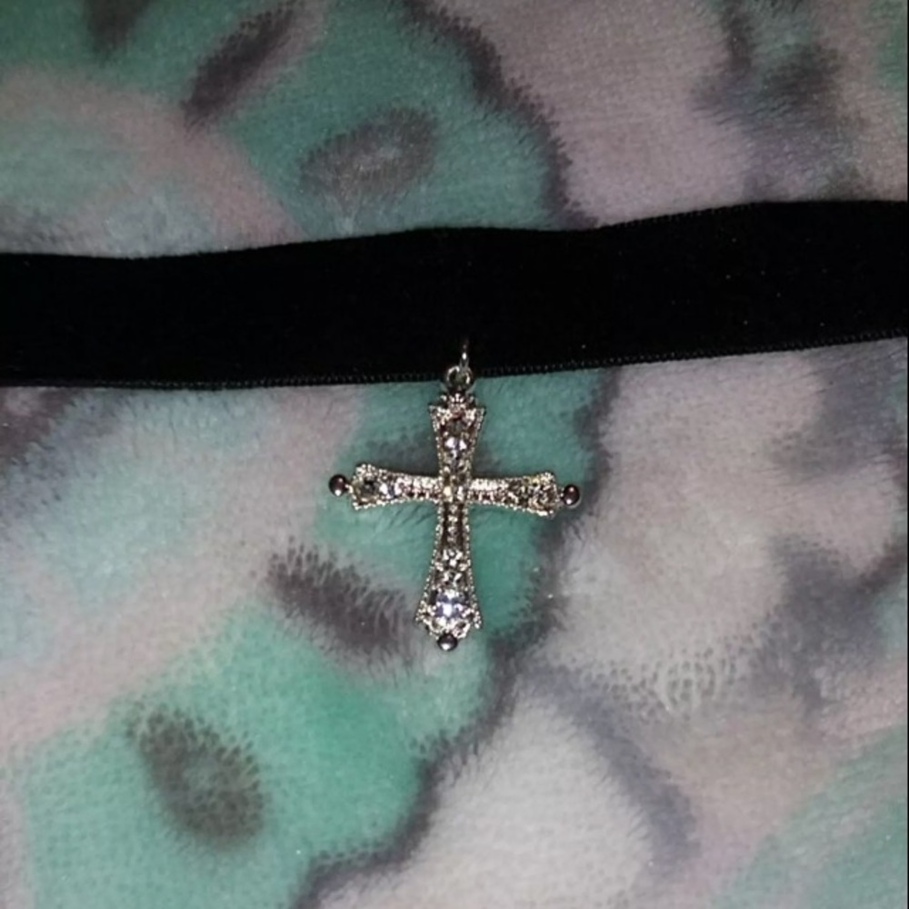Choker - Picture 2 of 4