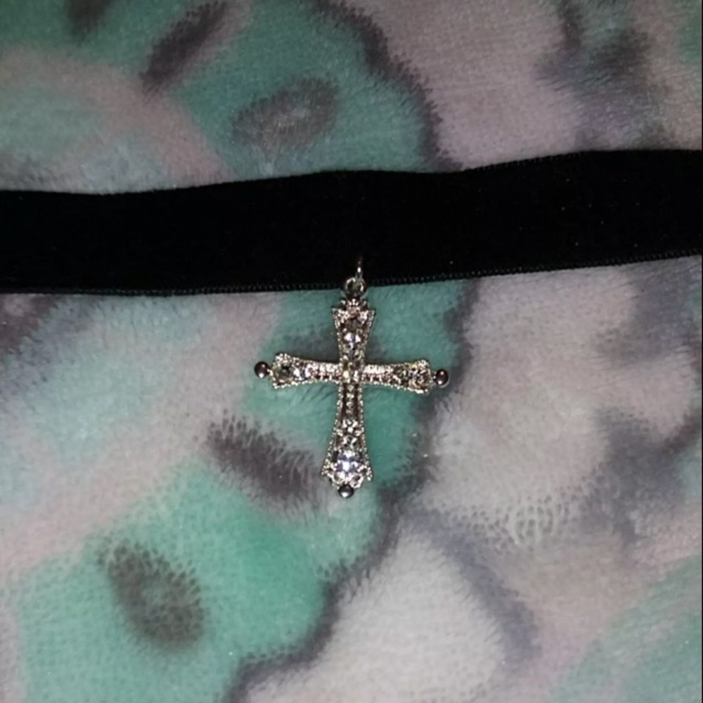 Choker - Picture 3 of 4