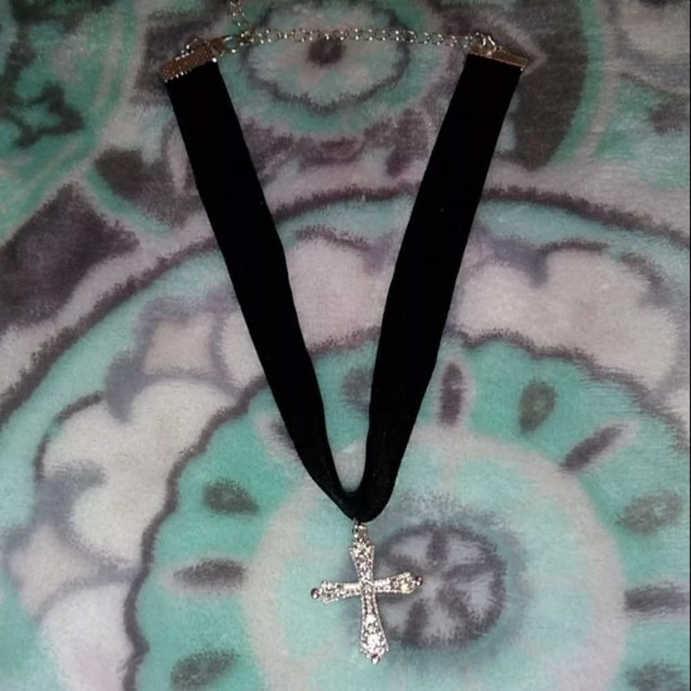 Choker - Picture 4 of 4