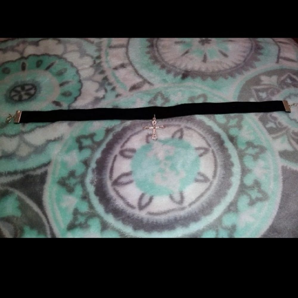 Choker - Picture 1 of 4