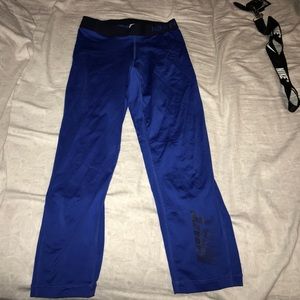 Nike pro crop