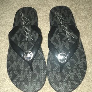 MICHAEL KORS FLIP FLOPS