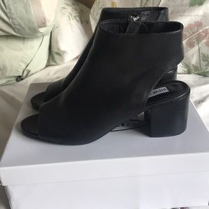 Steve Madden zip up peep toe booties
