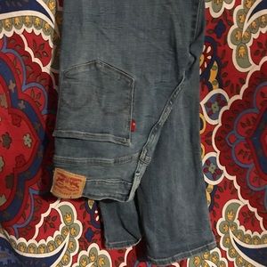 Levi Mid Rise Skinny Denim