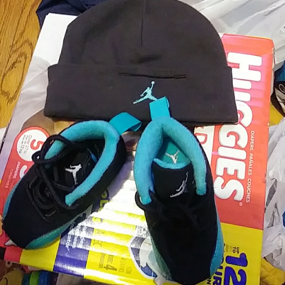 Baby boy Air Jordan hat & sneaker set