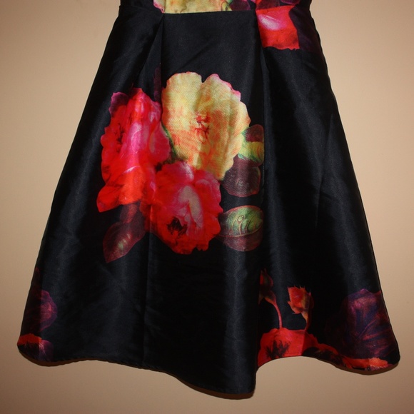 Tea Length Floral Dress - Picture 5 of 5