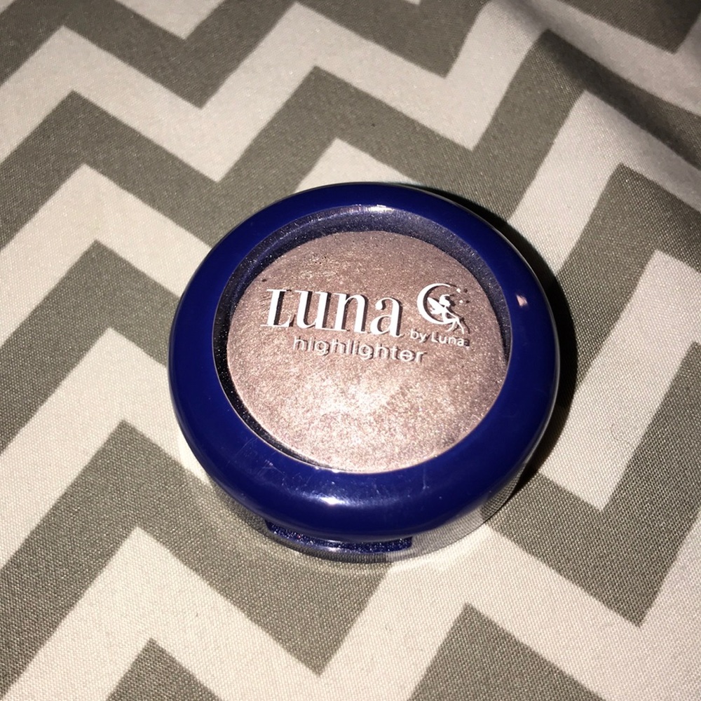 Highlight by Luna and matte lipstick by Kylie