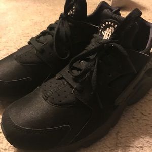 Black Nike huraches