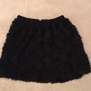 Black Rose Appliqué Short Skirt