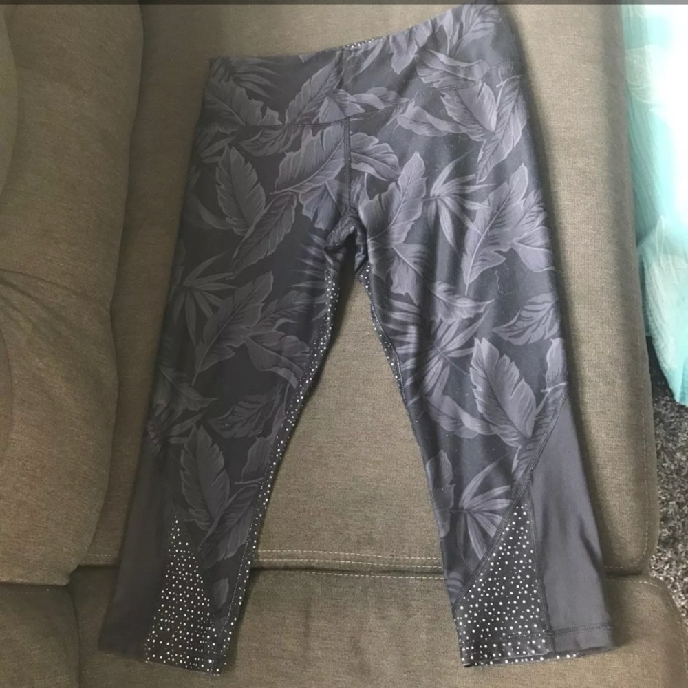 Scorpio sol workout leggings. Smoke free home.