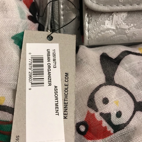 Beautiful Kenneth Cole Reaction wallet. - Picture 2 of 4