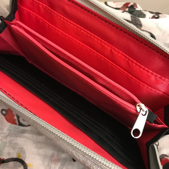 Beautiful Kenneth Cole Reaction wallet. - Picture 4 of 4