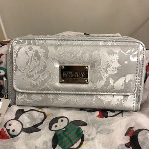 Beautiful Kenneth Cole Reaction wallet.