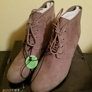 💣 BNIB Arizona Lexie Booties