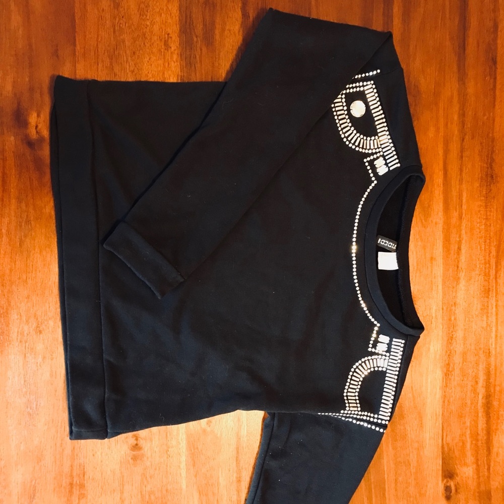 Black sweatshirt