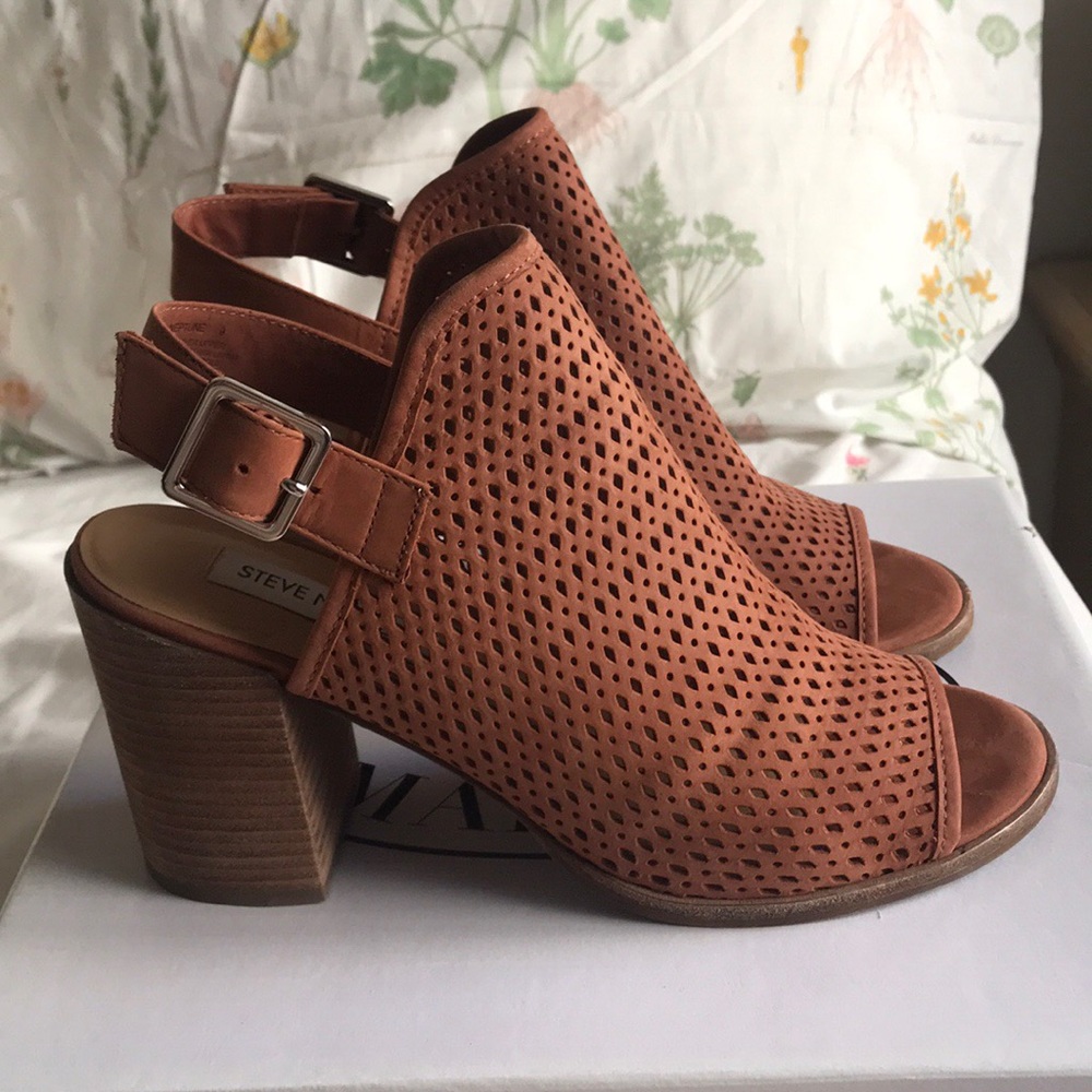 Steve Madden brown leather sandals