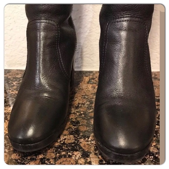 Tory Burch Sullivan stretch leather boot