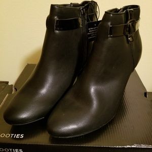 ♠ BNIB East 5th Quanda Booties