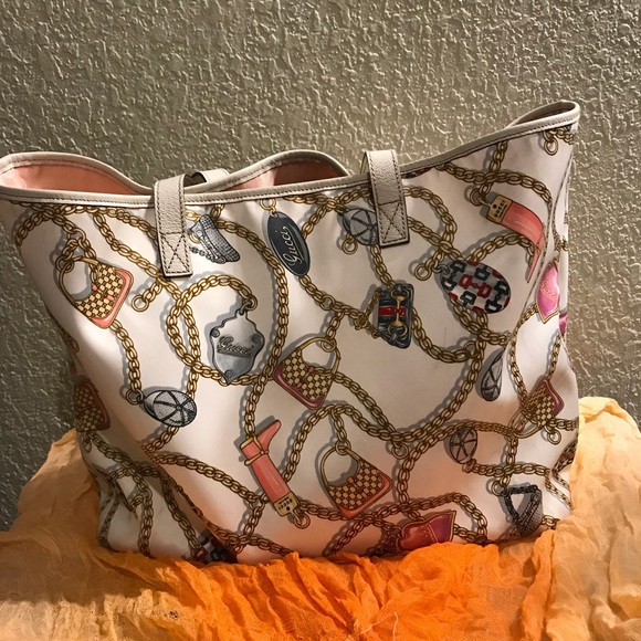 Gucci Printed Charm Tote RARE - Picture 2 of 8