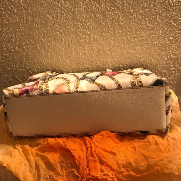 Gucci Printed Charm Tote RARE - Picture 8 of 8